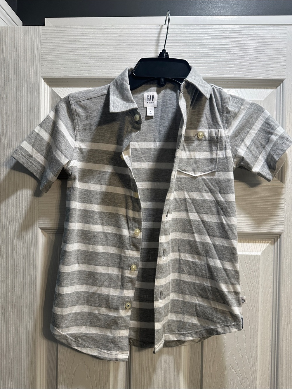 GAP Gray and White Striped Short-Sleeve Button-Down Shirt